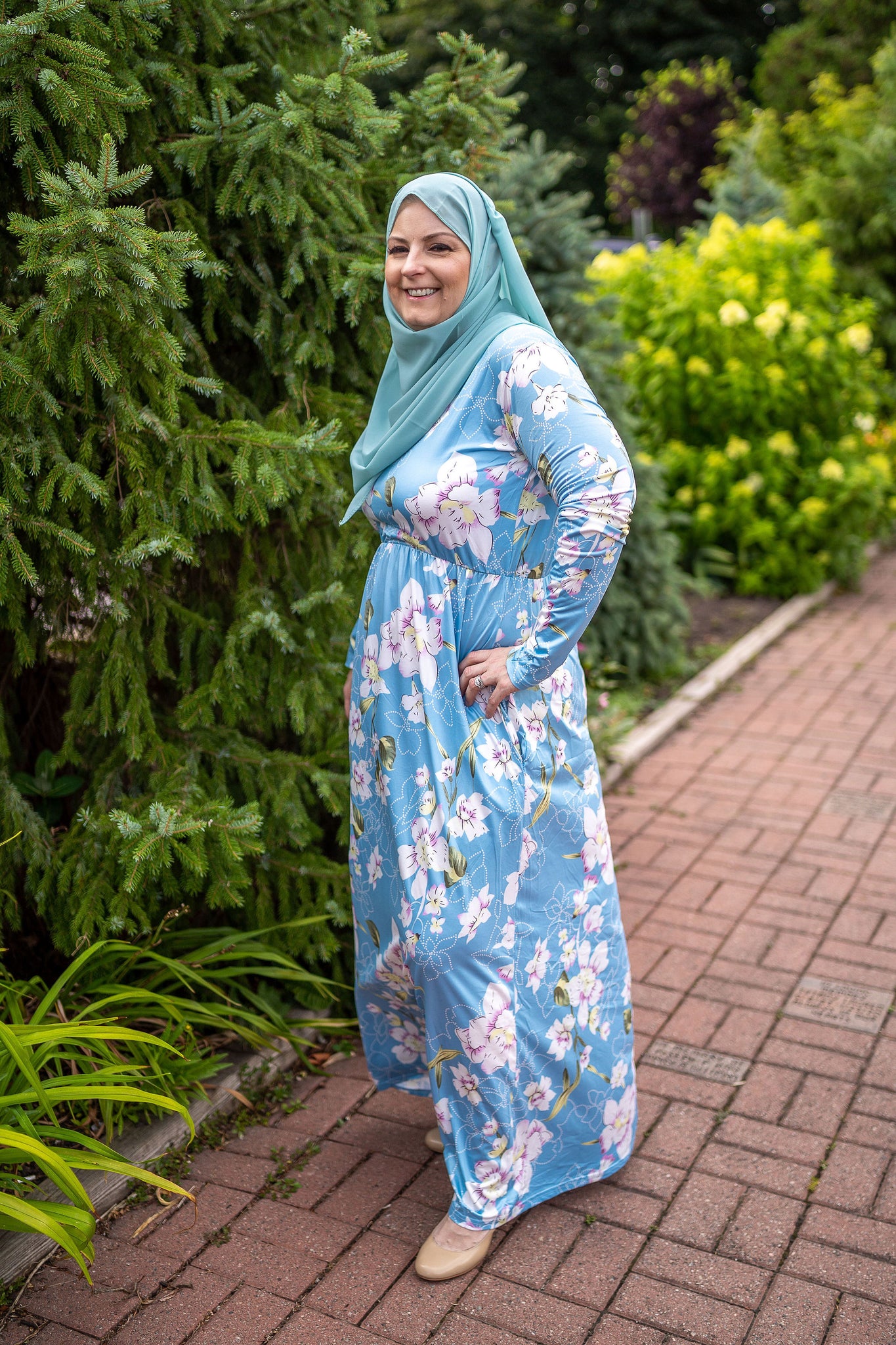 Woman in Baby doll Abaya/Maxi Dress Floral Print